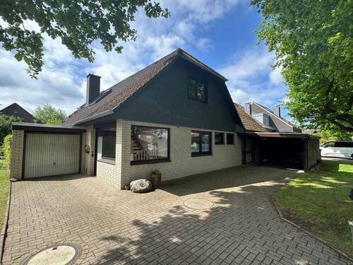Straßenansicht - Raum für Nähe und Platz für Freiheit in attraktiver Wohnlage!