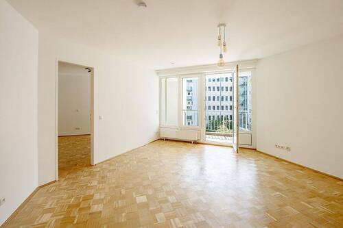 Bild 1 - City-Living in Mitte: 2-Zimmer-Wohnung mit Südloggia