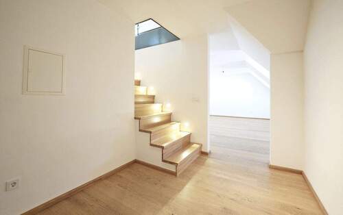 Eingang-Garderobe - 3 Zimmer Etagenwohnung zum Kaufen in Landshut