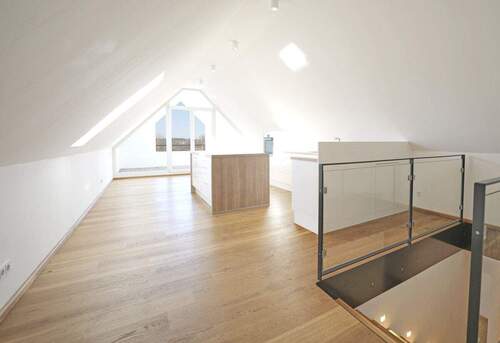 Dachgeschoss - Etagenwohnung mit 125,00 m² in Landshut zum Kaufen