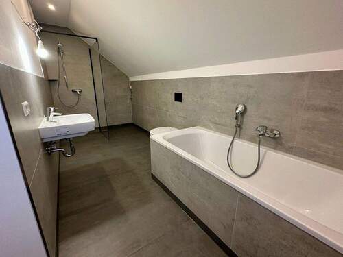 Bild 1 - Moderne 2-Raum-Wohnung nach Komplettsanierung - mit Gartenmitnutzung in Rödlitz-Lichtenstein