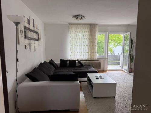 Wohnzimmer - Schöne 3 Zimmer-Wohnung - ca. 79 qm - einziehen und wohlfühlen!