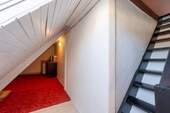 DG. Schrägen Treppe zum Dachspitz - 