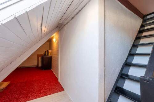 DG. Schrägen Treppe zum Dachspitz - 