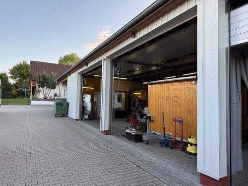 Außenansicht Lagerhalle - 
