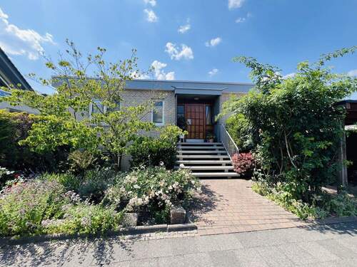 Bild 1 - Besonderer Winkelbungalow - großzügig Wohnen und flexibel Arbeiten