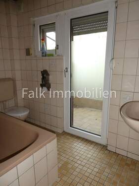 TL-Bad m. Wanne und Balkon OG - 