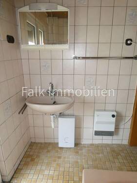 TL-Bad m. Wanne und Balkon OG - 