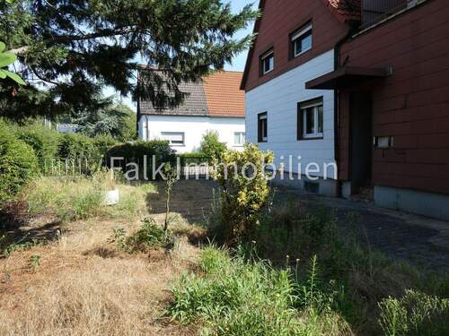 Garten und Zufahrt - 