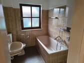 Tageslichtbad mit Duschwanne - 