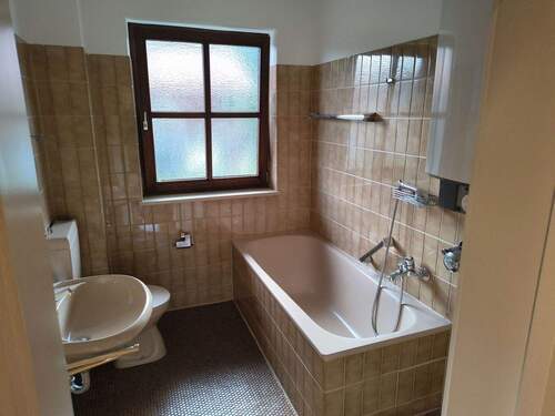 Tageslichtbad mit Duschwanne - 
