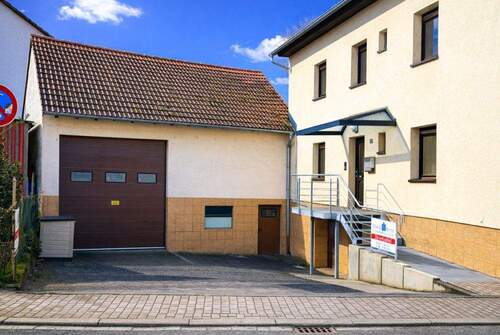 Hofeinfahrt - 9 Zimmer Einfamilienhaus zum Kaufen in Lobbach / Waldwimmersbach