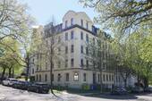 Objektansicht - *Vermietete* 2-Zi.-Wohnung im Dachgeschoss mit Balkon eines denkmalgeschützten Mehrfamilienhauses