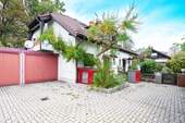Garage + Stellplatz - Doppelhaushälfte mit 135,00 m² in Gröbenzell zum Kaufen