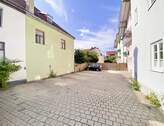 Parkplätze auf dem rückwärtigen Hofbereich - Mehrfamilienhaus, Wohnhaus in Bad Tölz zum Kaufen