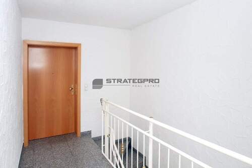Hausflur Haustür - Etagenwohnung mit 55,00 m&sup2; in Neustadt zum Kaufen