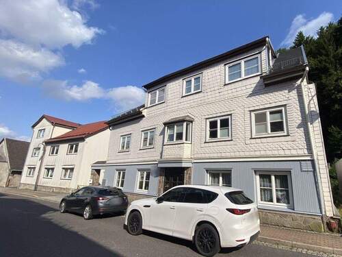 Straßenansicht Westseite - 1 Zimmer Mehrfamilienhaus, Wohnhaus in Friedrichroda