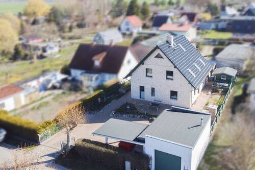 Grundstücksansicht von der Straßé - Einfamilienhaus mit 168,50 m&sup2; in Glowe zum Kaufen