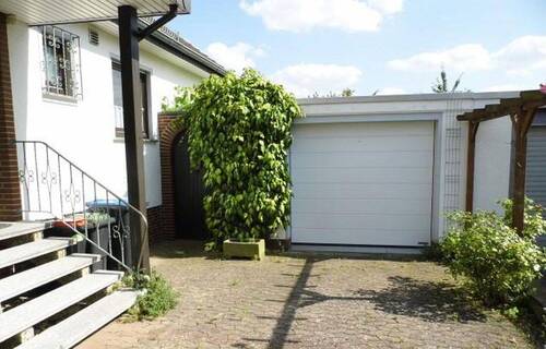 Garage - Einfamilienhaus mit 200,00 m² in Hameln zum Kaufen