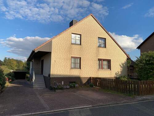 Straßenansicht - Viel Raum für Ideen - gepflegtes EFH mit Kamin & großem Grundstück in Nordsteimke