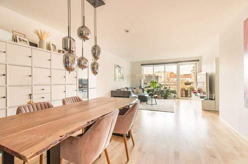 Lichtdurchflutetes Wohn- und Esszimmer - 3 Zimmer Etagenwohnung zum Kaufen in Hamburg