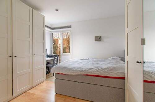 Gemütliches Schlafzimmer mit angenehmer Größe - 