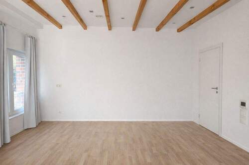 Wohn-Essbereich I Einbauküche - 4 Zimmer Etagenwohnung in Hamburg