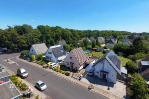 Ansicht Straßenseite aus der Luft - 3 Zimmer Einfamilienhaus zum Kaufen in Köln