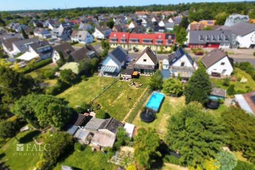 Gartenansicht aus der Luft - Einfamilienhaus mit 90,00 m&sup2; in Köln zum Kaufen