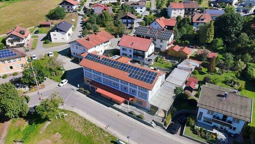 3132-Drohne-Frontansicht - Mehrfamilienhaus, Wohnhaus in Böbrach