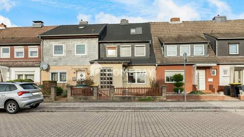 Außenansicht 2 - Gut gepflegtes Reihenmittelhaus mit modernem Bad, Wintergarten, Gartenlaube und ausgebautem DG