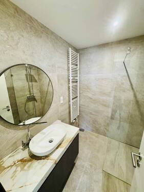 Bad mit Dusche - 