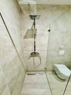 Bad mit Dusche - 