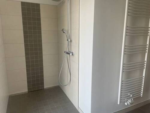 Dusche - 2 Zimmer Etagenwohnung zur Miete in Brandenburg an der Havel