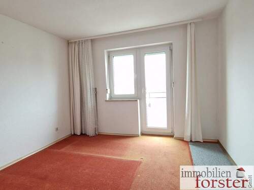 Schlafzimmer - 3-Zi.-ETW im 3. OG mit zwei Balkonen in ruhiger Lage von Weilheim!