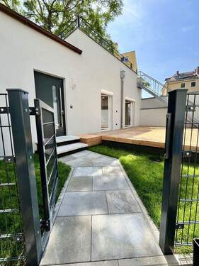 Eingangsbereich - Frisch saniertes Schmuckstück mit Terrasse & Garten - ideal für Singles oder Paare in Top-Lage