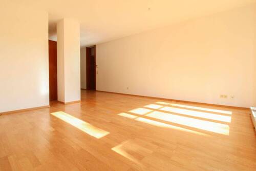 Wohnzimmer - 4 Zimmer Einfamilienhaus in Karlsruhe