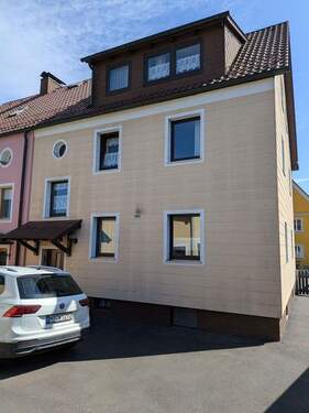 Innenhofansicht - 9 Zimmer Doppelhaushälfte in Waldsassen