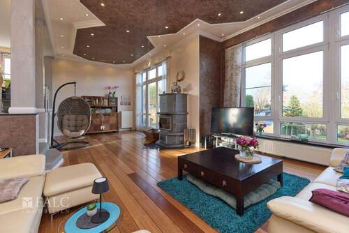 Heller, moderner Wohnbereich - 