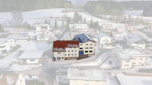 3152-von Vorne Drohne schraffiert - Mehrfamilienhaus, Wohnhaus mit 345,00 m&sup2; in Teisnach zum Kaufen