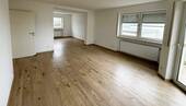 Wohnzimmer - Renovierte 3-Zimmerwohnung mit Einbauküche und Balkon in Niederbieber