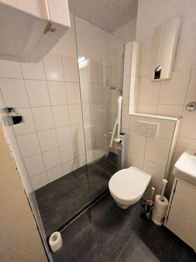 Bad mit Dusche - 