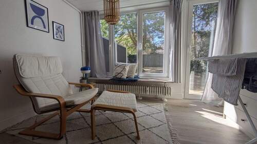 Wohnzimmer mit Ausgang Terrasse - Etagenwohnung in Bremen zur Miete
