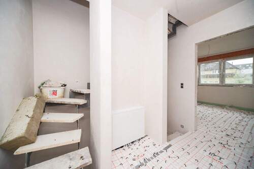 Flur/ Treppenaufgang 1OG zum DG - 