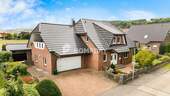 Außenansicht Drohne 1 - Großzügiges Einfamilienhaus mit Gartenidylle und moderner Ausstattung