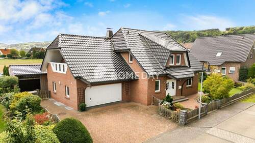 Außenansicht Drohne 1 - Großzügiges Einfamilienhaus mit Gartenidylle und moderner Ausstattung