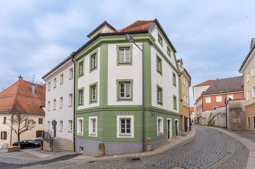 SO207614-1 - ERSTBEZUG NACH SANIERUNG - 2-Zimmer-Wohnung mit Einbauküche in der Straubinger Innenstadt