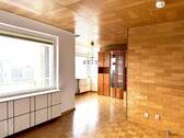 Wohnzimmer mit Essbereich - Helle 2-Zimmer-Wohnung mit Südbalkon, Aufzug und Stellplatz in Neukölln Buckow
