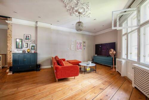 Wohnzimmer - Stilvoll modernisierte Altbauwohnung mit Balkon am Stadtpark Steglitz