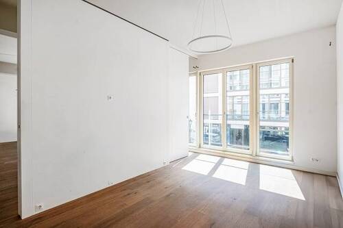 Zimmer mit Zugang zum Wohnbereich - 4 Zimmer Etagenwohnung in Berlin